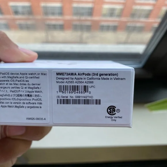 Apple AirPods Generation 3